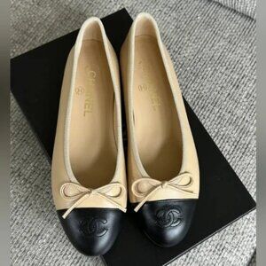 Chanel beige and black flats